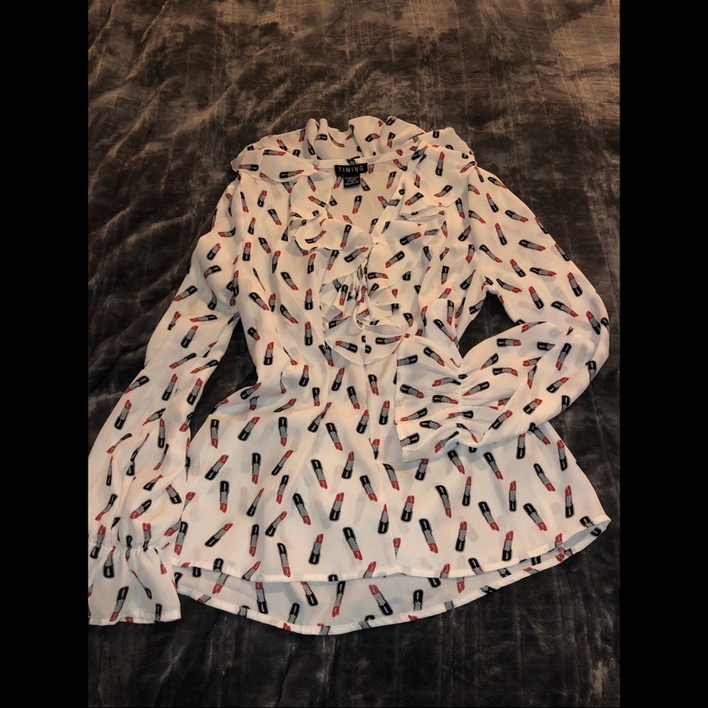 Long sleeve top, lipstick print